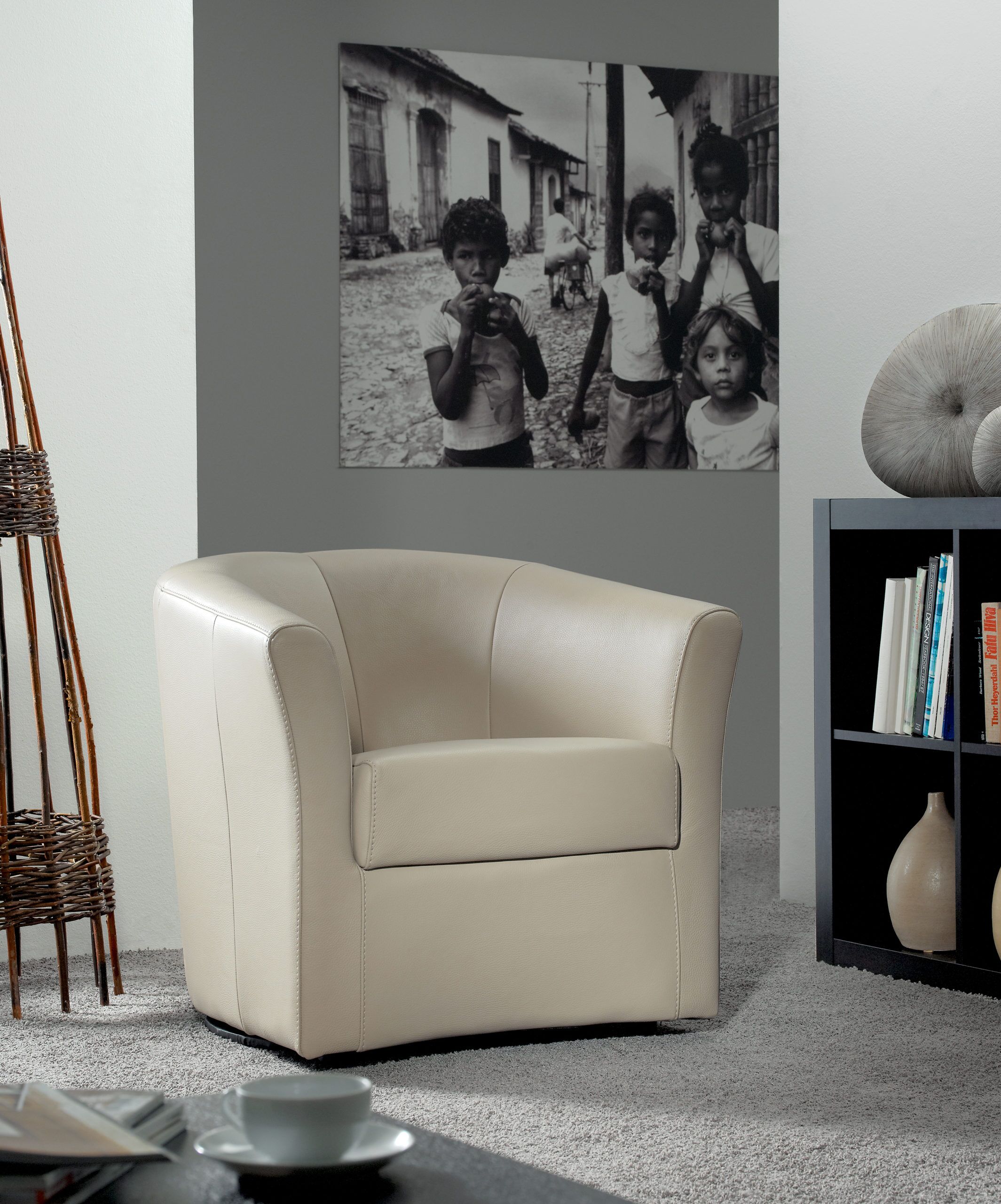Yoyo swivel armchair